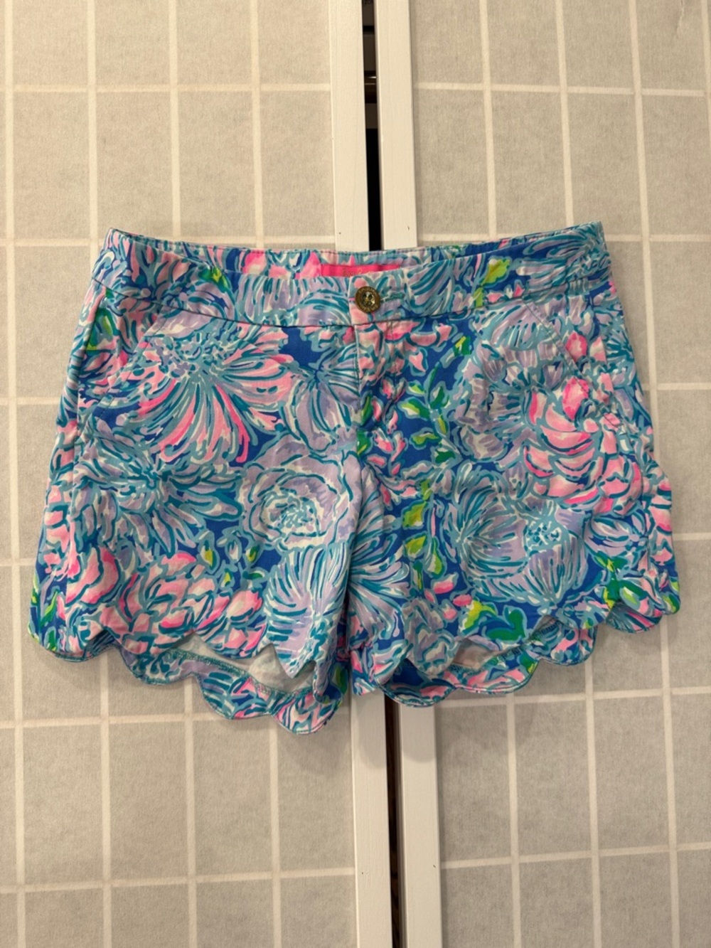 Lilly Pulitzer Blue Floral Scallop-Hem Shorts Size 6
